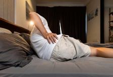 "척추 문제가 아니었어"…누워도 허리→다리까지 '찌릿', 원인 뭐길래