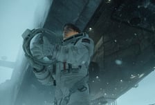 봉준호의 '미키 17', 압도적인 극장가 지배자! 오늘 100만 가나?