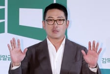 하정우, '韓 벤 애플렉' 될까? 3번째 연출작 '로비'로 증명할 감독 역량