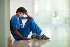 "24시간씩 열흘 넘게 근무" 전공의 대신 응급실 지킨 교수, 뇌경색 입원