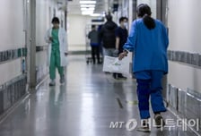 의사 전유물 봉합·드레싱, 간호사가 '합법적'으로 한다…"업무 확대" 초읽기