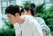 '언더커버 하이스쿨' 서강준-진기주, 사제지간의 백허그? [오늘밤 TV]