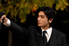 '보물섬' 박형식, 허준호 머리에 총 겨눴다...'숨멎 대치' [오늘밤 TV]