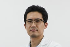 무릎 아픈데 "아직 젊지않나?" 60대 엄마 고민…인공관절 수술 몇살에?