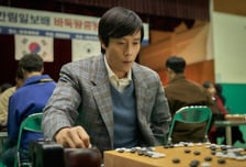 이병헌-유아인의 '승부', 개봉 첫날 흥행 1위 [박스오피스]