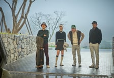 하정우식 말맛에  나이스온, 유머와 풍자에 홀인원하는 '로비'