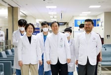 전립선 스텐트·결석 흡입 내시경 "최초 도입" 글로벌 기업들 '이 병원'에 줄섰다