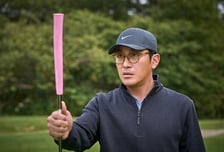 정공법 택한 하정우의 초심을 만나다, '로비'