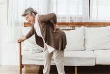 넘어지고 허리통증 심해진 여성…골절과 함께 진단받은 '뜻밖의 병명'