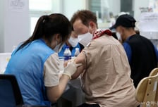 치매 위험 20% '뚝'…어르신들 꼭 맞아야 하는 '이 백신'