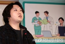 1년 전 尹 독대한 전공의 대표, "의료 미래 없다"→"탄핵 진심 환영"