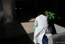 "흔들림 없는 의료개혁'도 두 달짜리"…다시 강경해진 의사집단