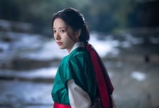 "무속인 만나 자문"...김지연, 무녀 변신 기대되는 '귀궁'