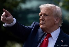 코스피, 외국인·기관 매도에 하락…식품주·AI 테마주 강세