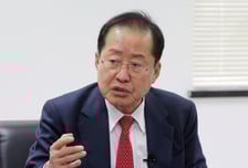 홍준표 "尹, 평생 검사만 해 정치력 없어…이준석 품어야 이재명 이겨"[인터뷰]