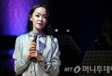 자우림 김윤아 앓는 '뇌 신경마비'…"눈꺼풀 처져도 의심을"