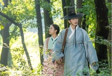 '귀궁' 육성재-김지연, 으슥한 산속서 목숨이 경각 [오늘밤 TV]