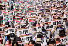 "의료개혁 전면 폐지"… 의사들 또 거리로