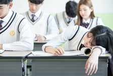 "공부 언제해?" 오래 자도 잔소리 마세요…15분 더 잔 10대, 더 '똑똑'