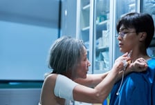 '파과,' 역주행 흥행 조짐!  예매율 순위서 '야당' 제쳤다