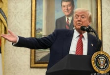 "땡큐 트럼프"…SK하이닉스, 美 'AI칩 수출통제' 폐기 계획에 강세