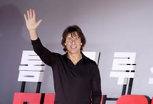 "용기 필요했다" 톰 크루즈, '미션임파서블8'로 완성한 광기 액션의 끝장