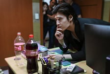 '야당', 300만 넘고 '미키17'도 잡는다! 부동의 흥행 1위