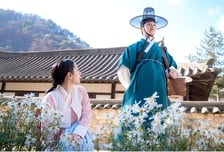 '귀궁' 육성재♥김지연, 키스 그 후...설렘 경보 '꽃길 데이트' [오늘밤 TV]