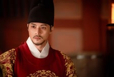 '귀궁' 김지훈, 선과 악 오가는 '퇴마군주' 이정에 홀리다