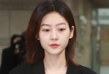 [단독]고3 김새론 남친은 '연상 아이돌'이었다…김수현 6년 열애설 실체