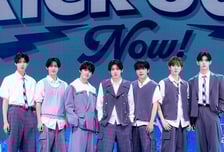 "미니 2집, 도장 같은 앨범"…킥플립, 압도적 라이브와 폭발한 청량에너지