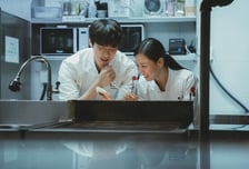 '당신의 맛' 고민시, 유연석과 과거 연인이었나…강하늘도 동요 [오늘밤 TV]