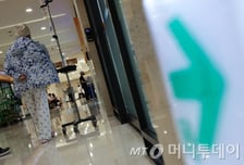 암환자들 왜 치료 포기하나 했더니…"'억대' 신약, 암보다 더 두려워"