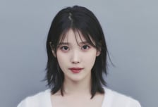 아이유, 그 무엇도 놓치지 않는 시대의 아이코닉