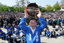 웨이퍼·NPU 들어올렸던 이재명…반도체 스타트업들 기대감↑