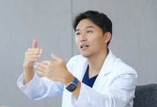 로봇팔 '하나'로 연 갑상선암 수술 신세계…"환자도 '통증 없다' 신기해해"