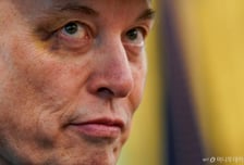 머스크 눈에 '멍자국' 해명했지만…"성인 주먹" 안과전문의 다른 말