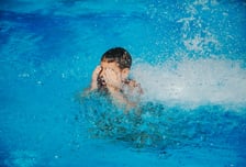 입가에 울긋불긋 수포, 눈까지?…물놀이 즐기다 '헤르페스 각막염'