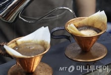 커피, 몸에 좋다? 나쁘다?…"건강하게 마시려면" 전문가 조언