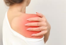 "옆으로 누워 잤더니 이럴 수가" 망가진 어깨, 파열 부른다…왜?