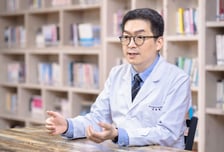 20여년 조현병 치료 한 길…정신과 의사가 꼭 당부한 한가지