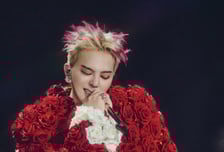 "폭염 때문" 해명했지만..지드래곤 소속사, 연일 도마 위