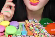 얼굴 숨긴 한국 '먹방 유튜버', 연수입 2300억?…전문가 반응은