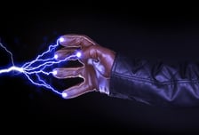 샤워하고 선풍기 선 꽂다 '저릿'…가벼운 감전도 심장·장기 파고든다