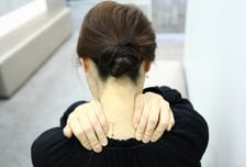 에어컨 찬바람에 목·어깨 '뻣뻣'…"겨울에 쓰는 '이것'도 도움" 뭐길래