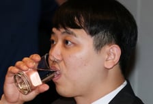 PA와 '어색한 동거', 군 의료 공백 현실화?…전공의 복귀 후 시나리오