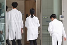 갈등 1년 반만에 '공식 소통' 시작한 정부·전공의…대화창구 복원 속도