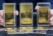 美 관세 부과에 금 선물 가격 최고치…올해 32% 올랐다