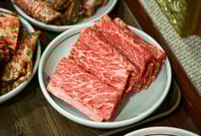 ‘왕’ 크니까, ‘왕’ 맛있다! 갈비 중에 ‘왕’이오, ‘수원갈비’