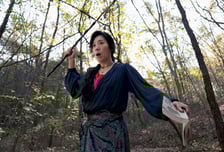 '변신의 여왕' 염혜란, '어쩔수가없다'서 또 파격 변신